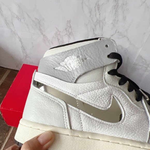 NIKE Air Jordan 1 Zoom Comfort 2 High Top Sneaker White Metallic Silver Wms US11 - Picture 3 of 10